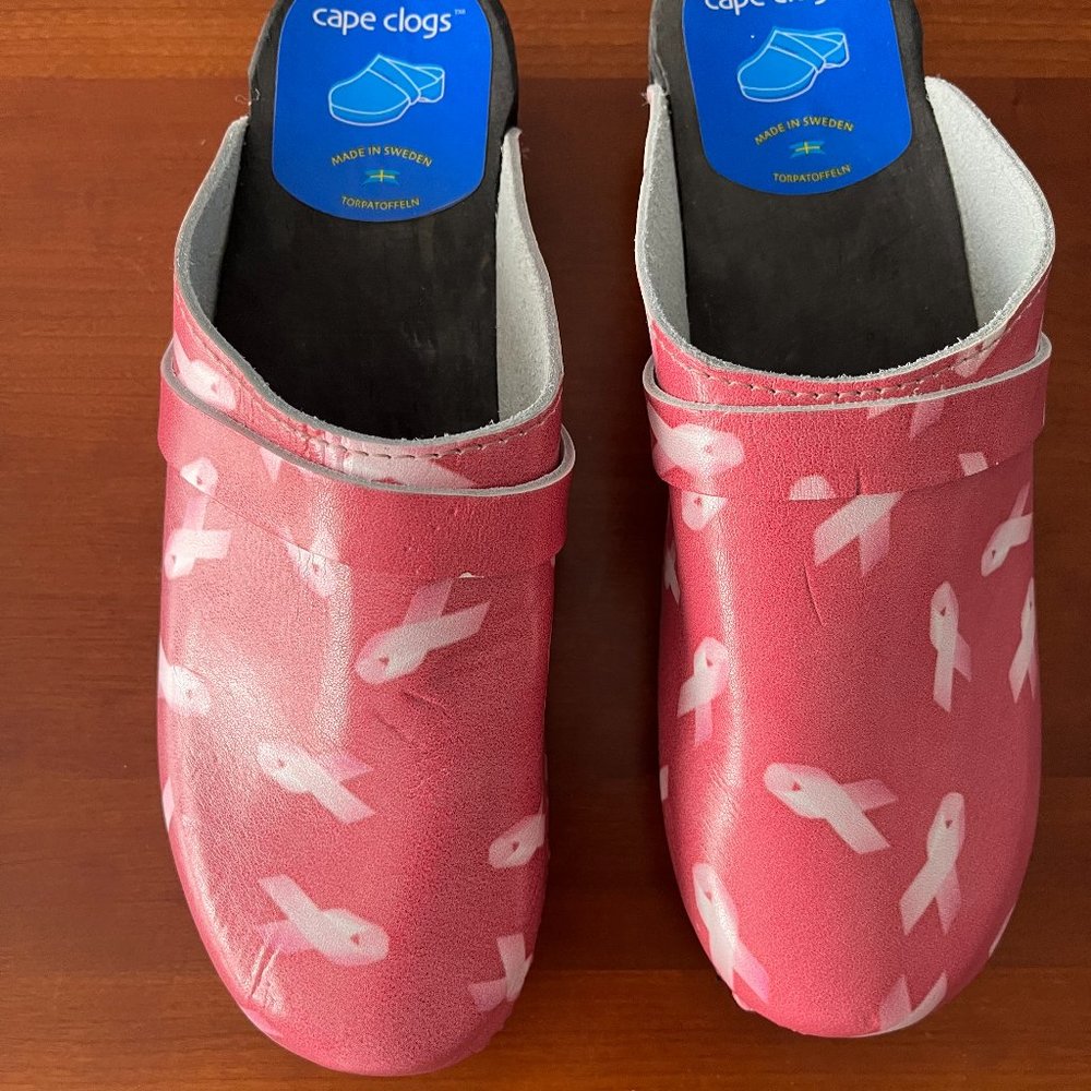 NWOT CAPE CLOGS BREAST CANCER AWARENESS PINK RIBBONS SIZE 39